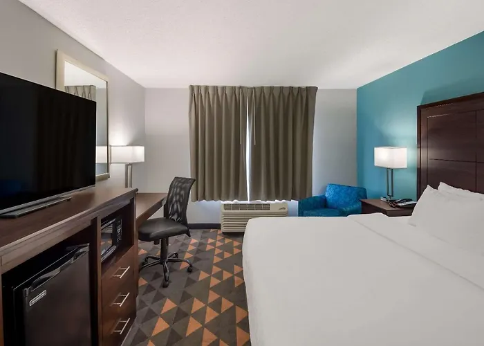 Clarion Pointe Indianapolis Northeast