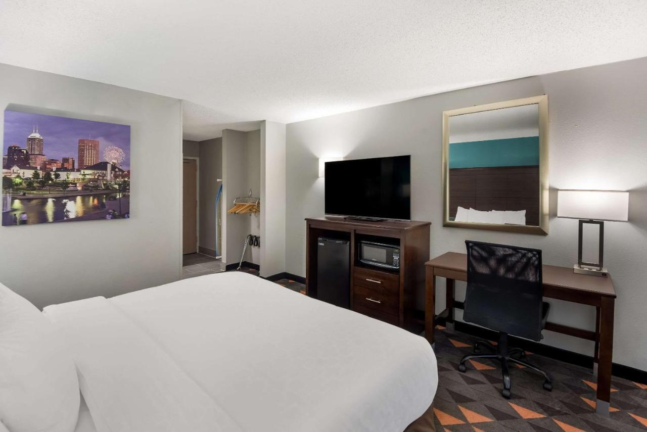 Clarion Pointe Indianapolis Northeast Hotel 3*