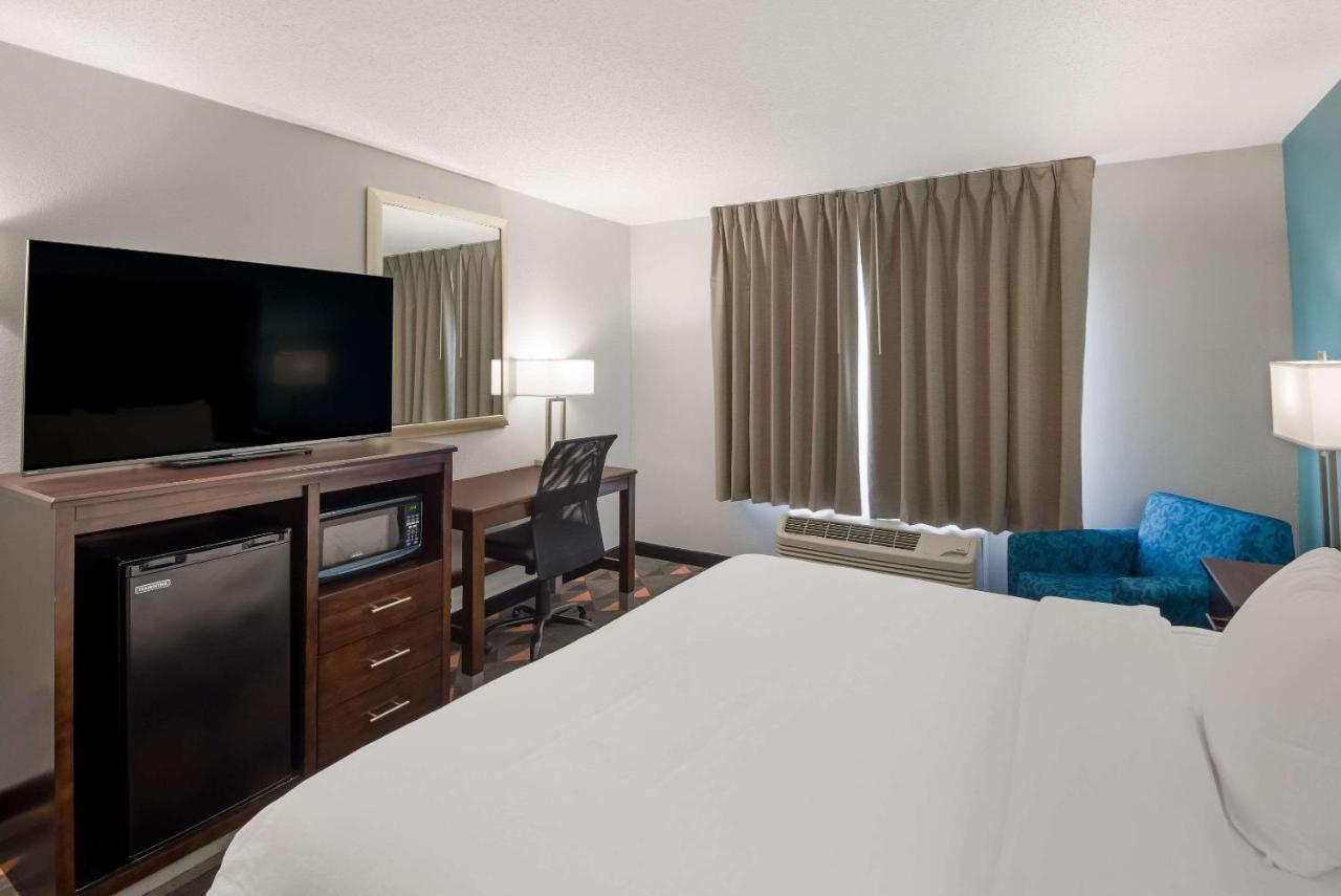 Clarion Pointe Indianapolis Northeast 3* Castleton
