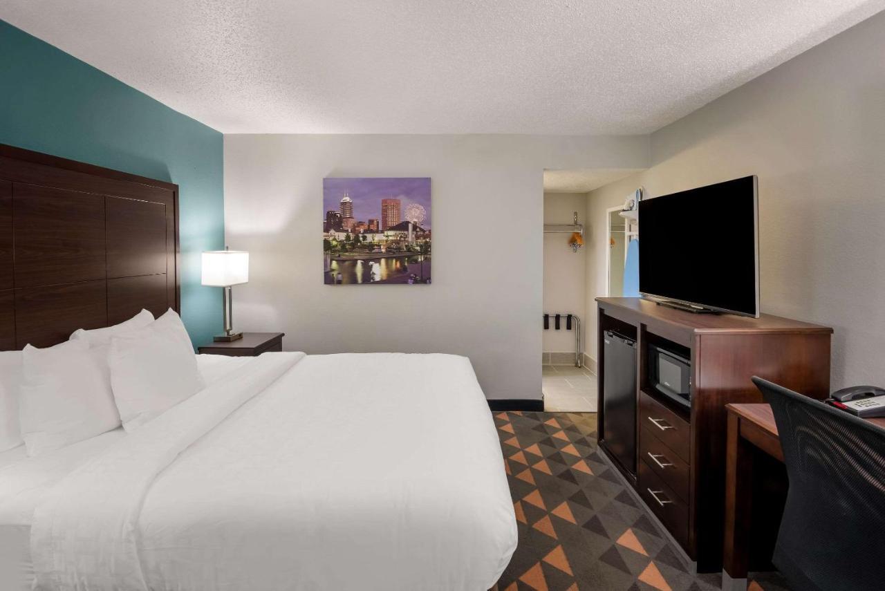 Clarion Pointe Indianapolis Northeast 3* Castleton