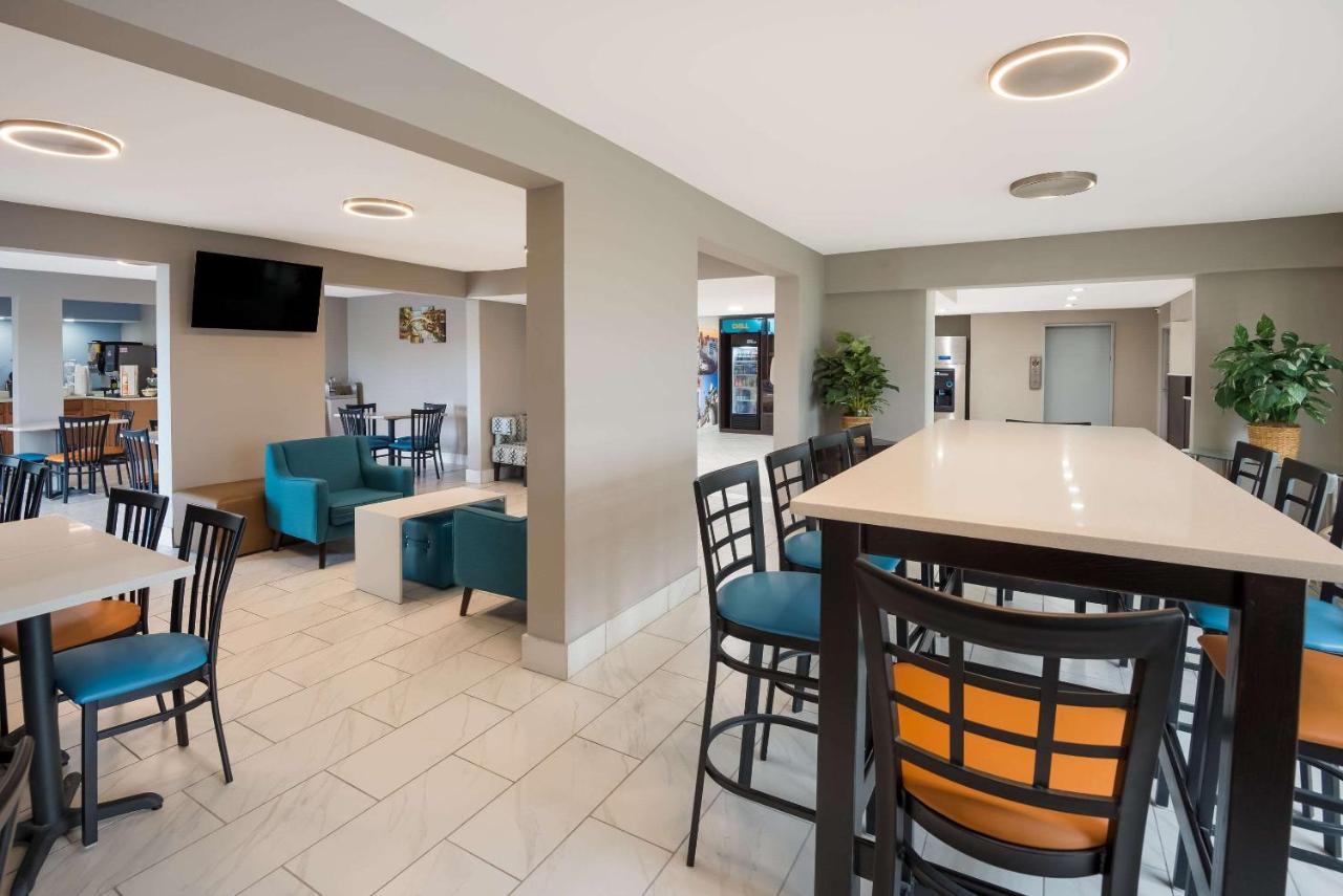 Clarion Pointe Indianapolis Northeast Castleton