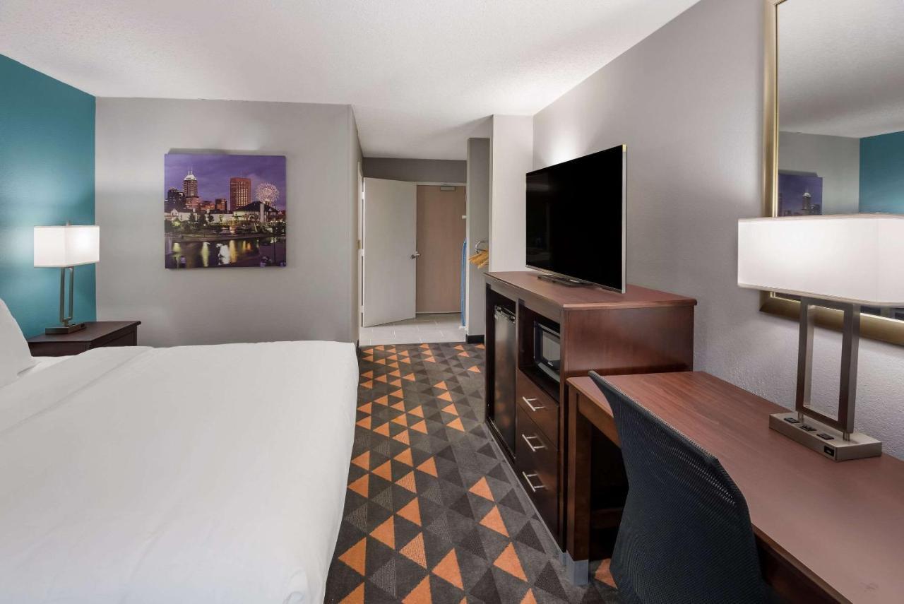 Hotel Clarion Pointe Indianapolis Northeast Castleton