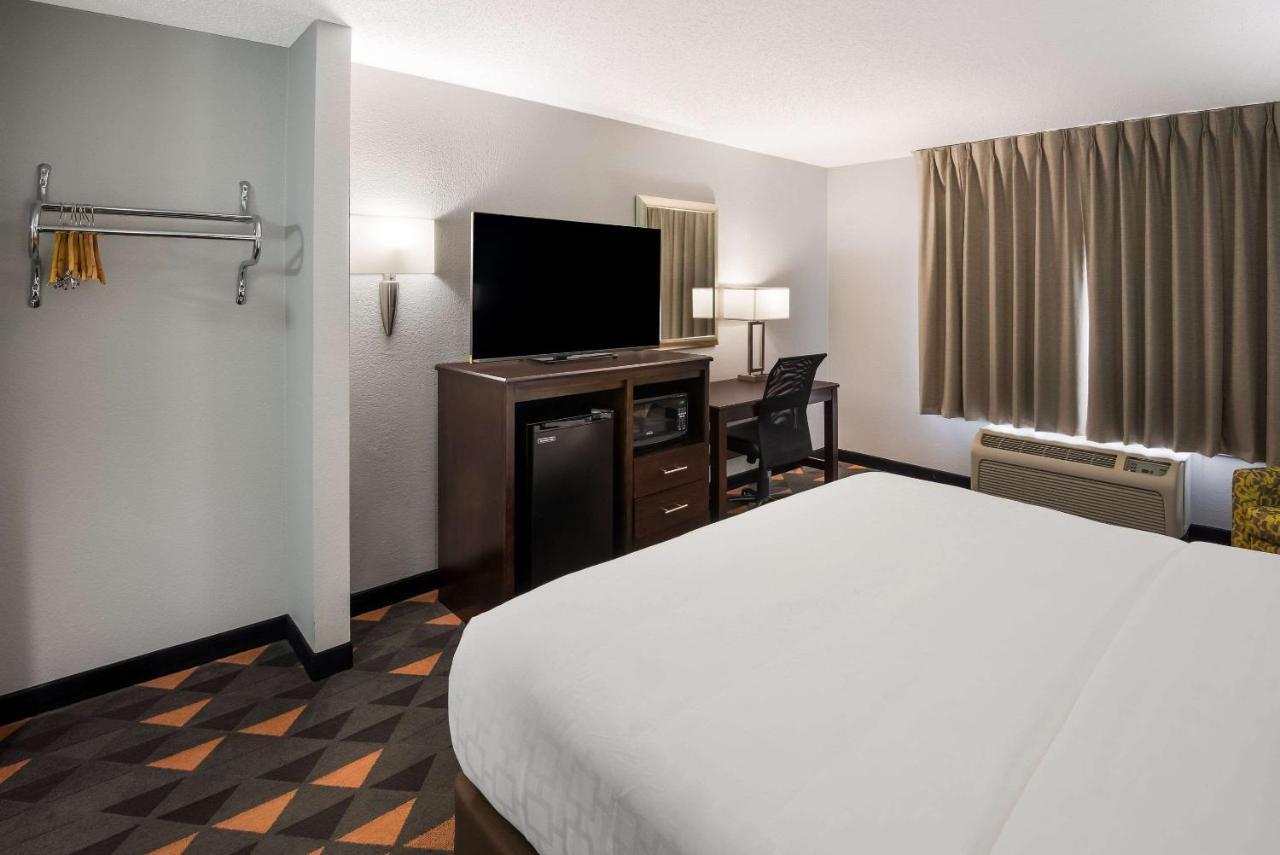 Clarion Pointe Indianapolis Northeast Castleton
