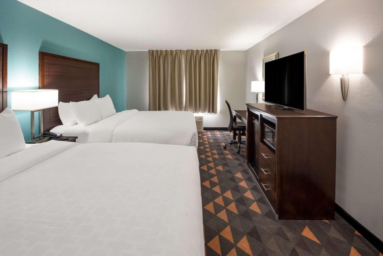 Clarion Pointe Indianapolis Northeast 3*