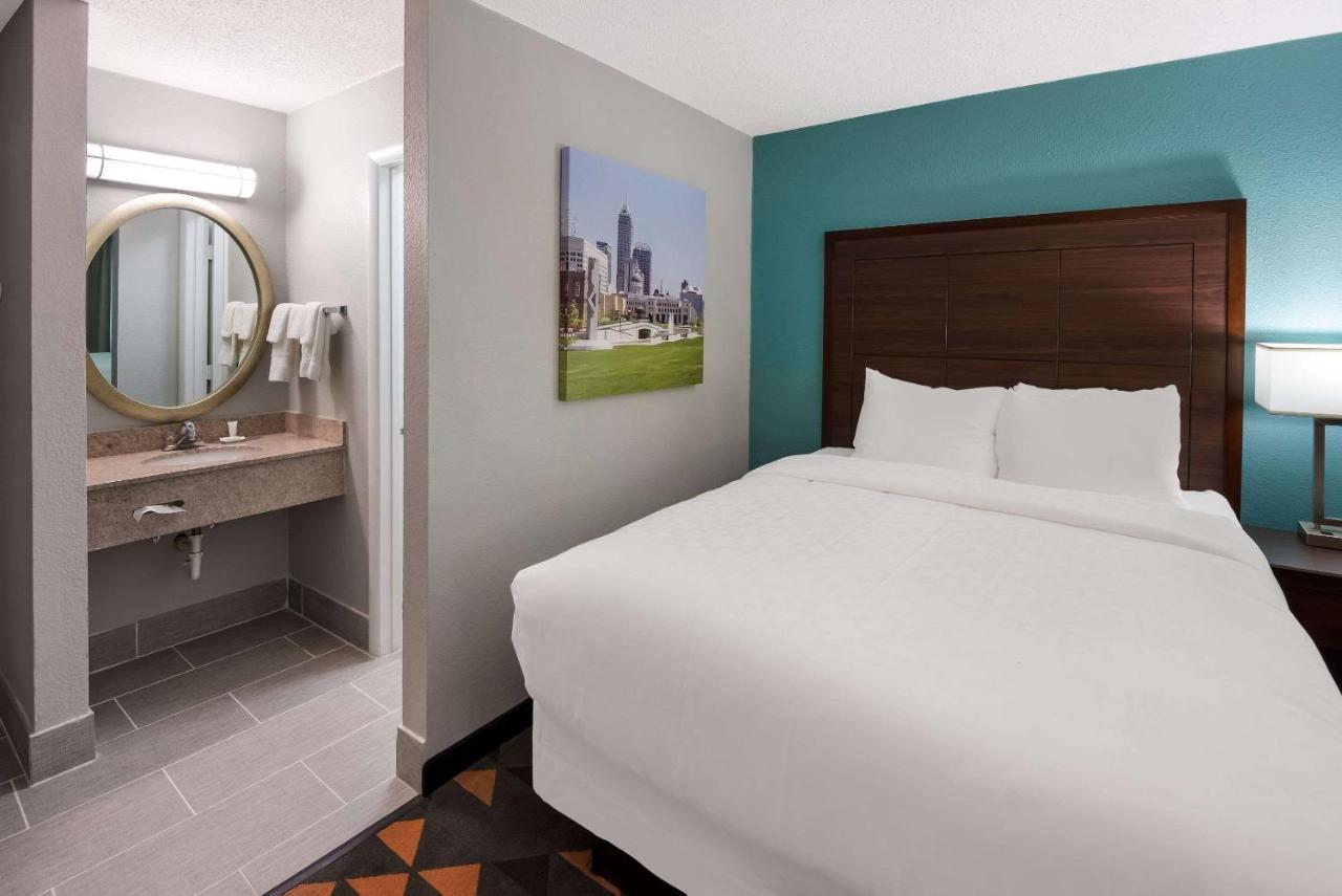 Hotel Clarion Pointe Indianapolis Northeast Castleton