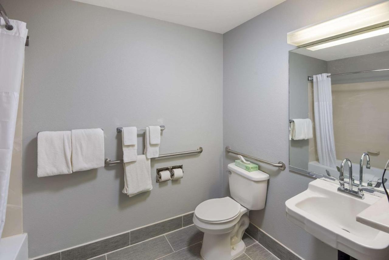 Hotel Clarion Pointe Indianapolis Northeast