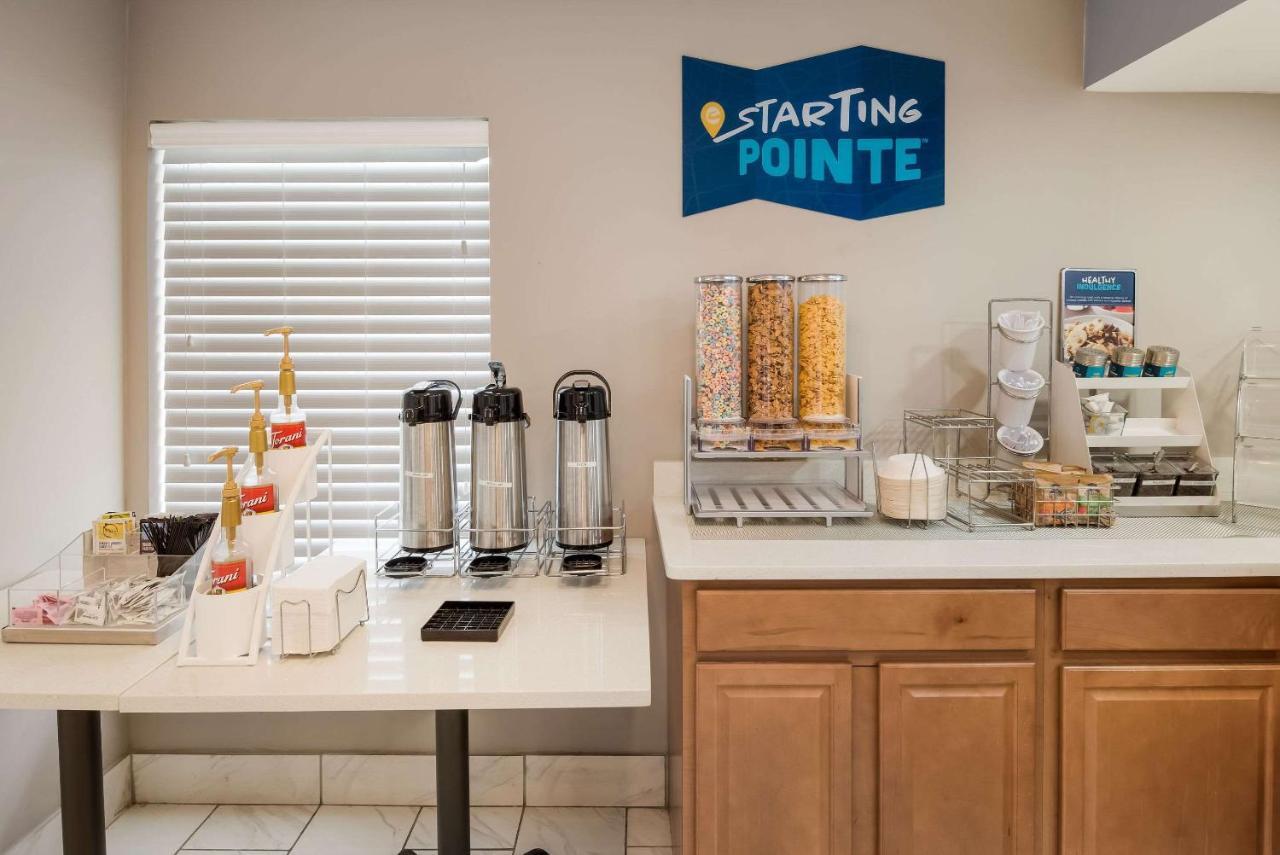 Clarion Pointe Indianapolis Northeast Hotel
