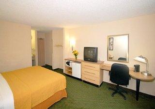 Clarion Pointe Indianapolis Northeast