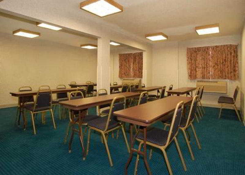 Clarion Pointe Indianapolis Northeast Hotel