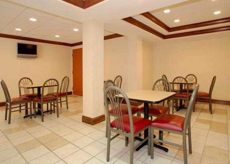 Hotel Clarion Pointe Indianapolis Northeast
