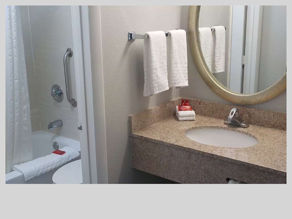 Hotel Clarion Pointe Indianapolis Northeast Castleton