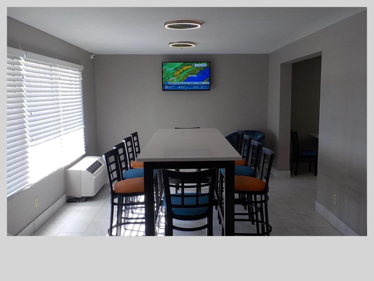 Clarion Pointe Indianapolis Northeast Hotel 3*