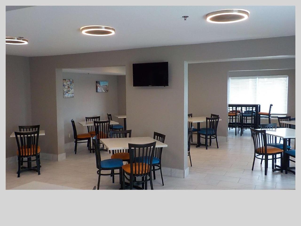 Hotel Clarion Pointe Indianapolis Northeast 3*