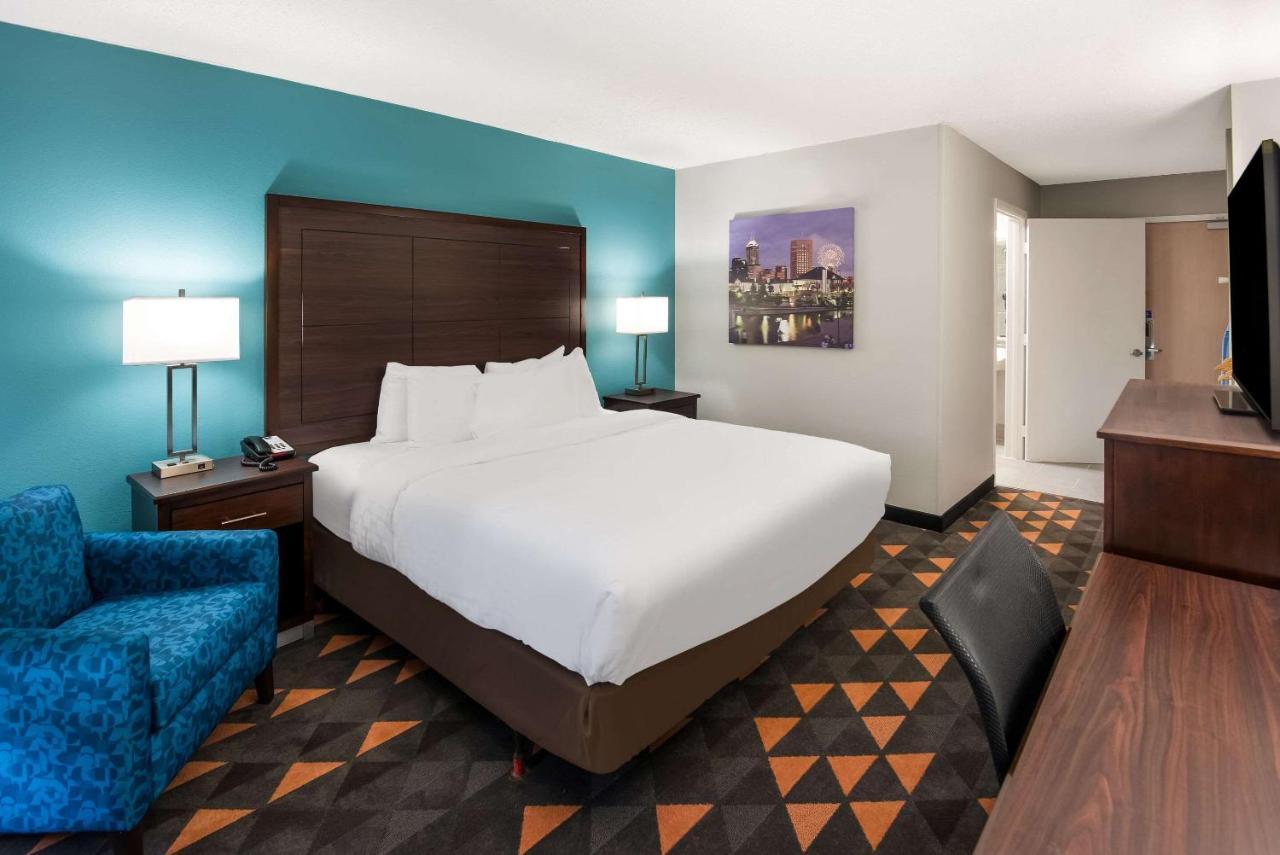 Clarion Pointe Indianapolis Northeast 3*