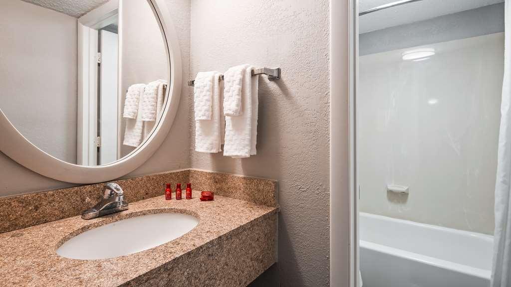 Clarion Pointe Indianapolis Northeast 3*
