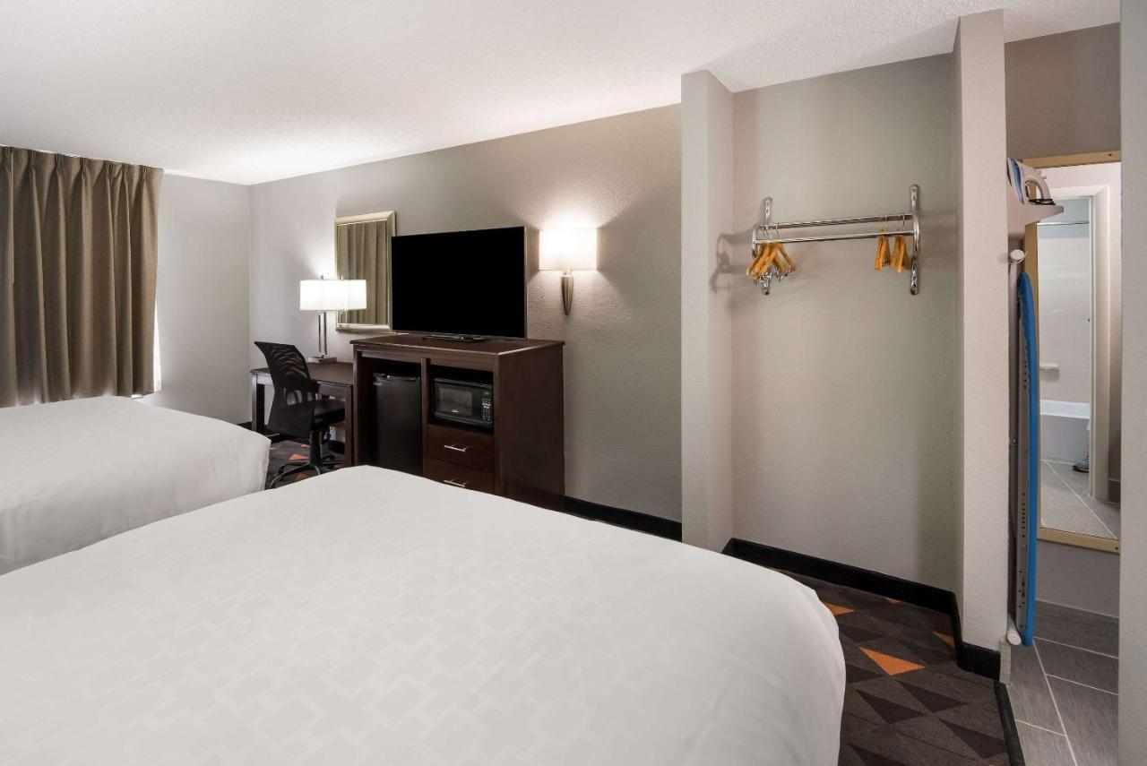 Clarion Pointe Indianapolis Northeast Hotel Castleton