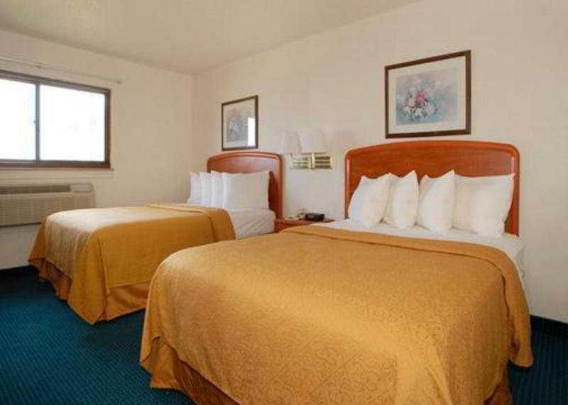 Clarion Pointe Indianapolis Northeast Hotel