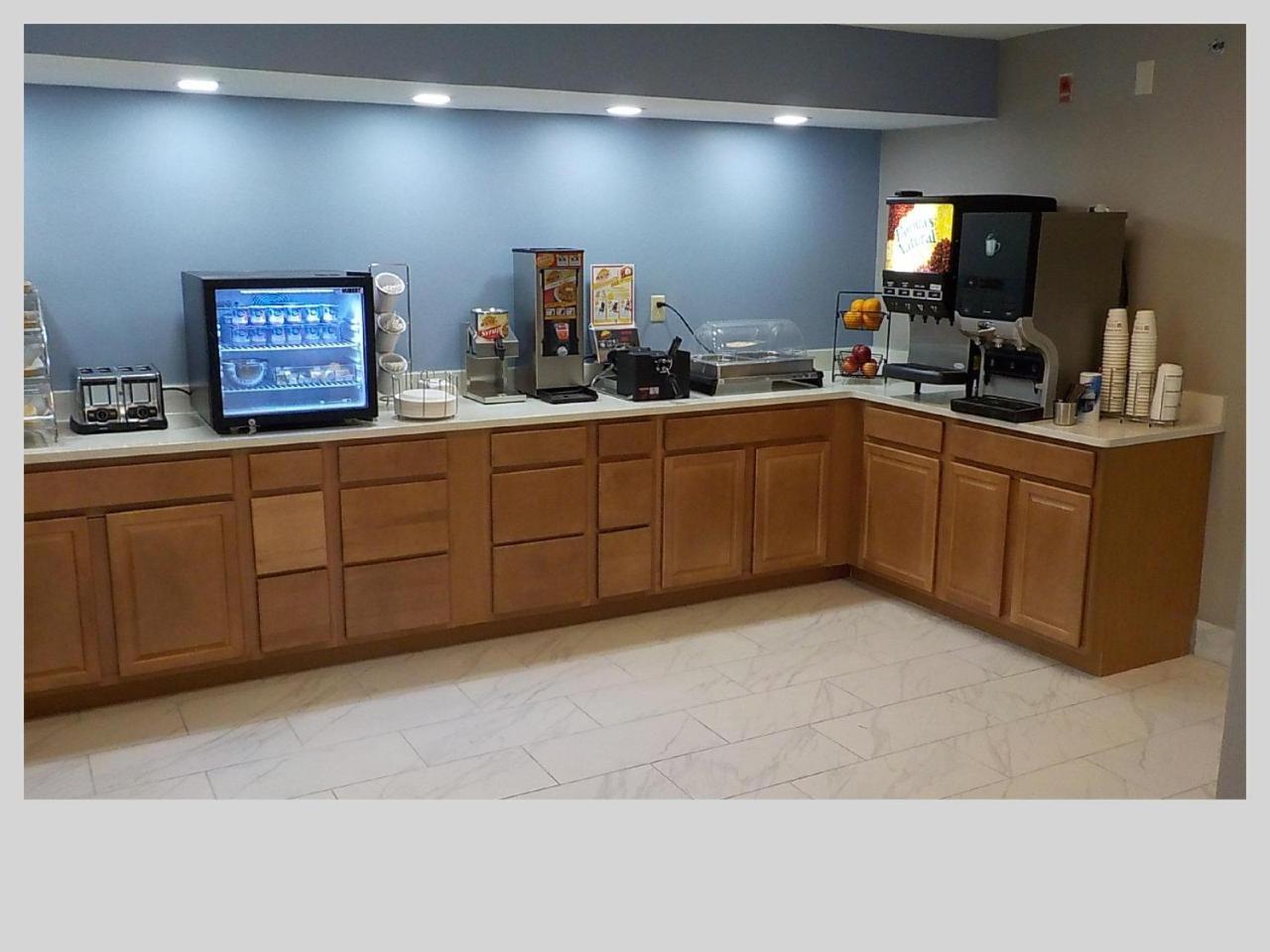 Clarion Pointe Indianapolis Northeast Hotel 3*